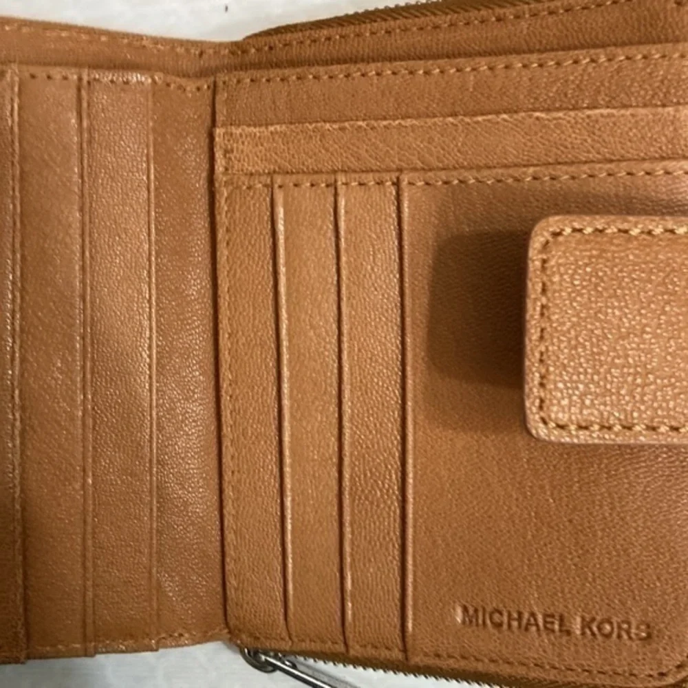 Michael kors brown leather wallet